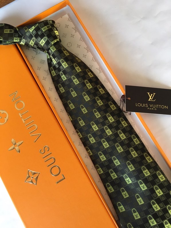 LV Tie hm21